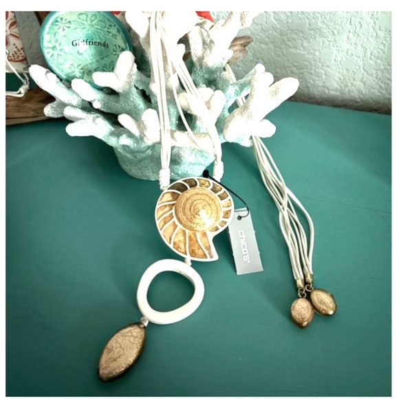 NWT Chicos Adjustable Seashell Necklace - Picture 1 of 10